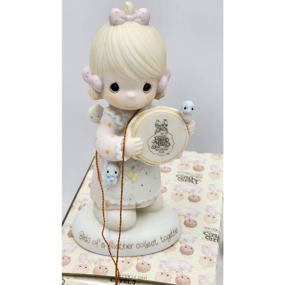 Precious Moments Figurine Birds Of Feather Collect Together 1986 Vintage E-0006 - Picture 1 of 11